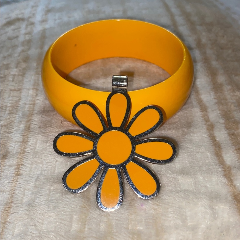 ORANGE NINE WEST DAISY-FLOWER PENDENT AND possibly ???? BAKELITE BANGEL - Picture 2 of 4